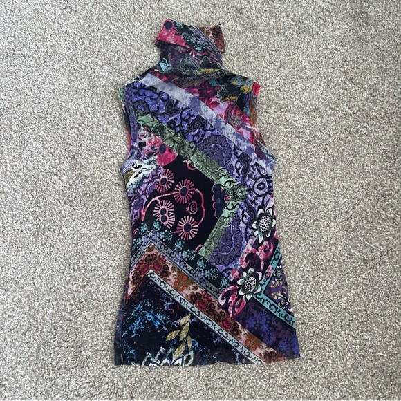 Fuzzi Sleevless Patchwork Turtleneck Mesh Blouse - Picture 5 of 5